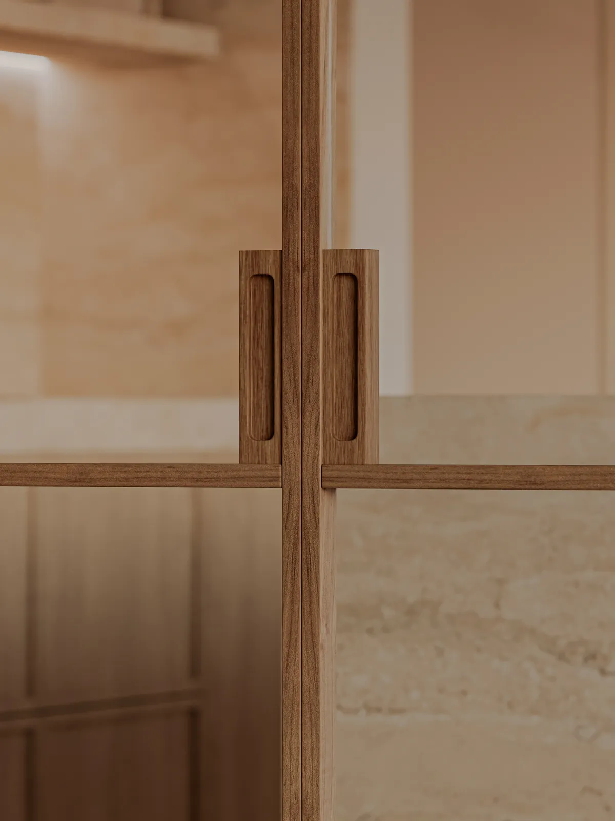 Detalle de tiradores y perfiles en madera natural del modelo Arc.